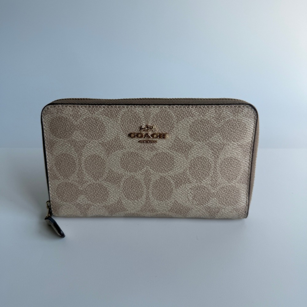 Coach Medium ID Zip Wallet Sand Chalk Signature Canvas CW781